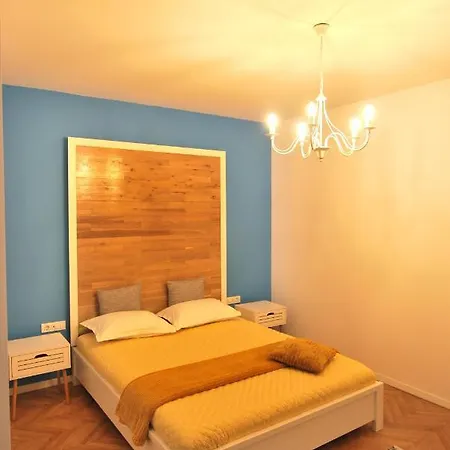 New In Berindey - Historical Center, Universitate Boekarest