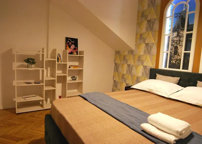 New In Berindey - Historical Center, Universitate